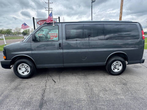 2016 Chevrolet Express LS 2500 Photo