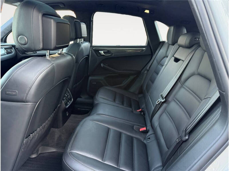 2021 Porsche Macan Turbo