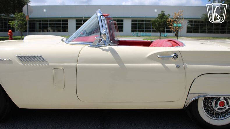 1957 Ford Thunderbird