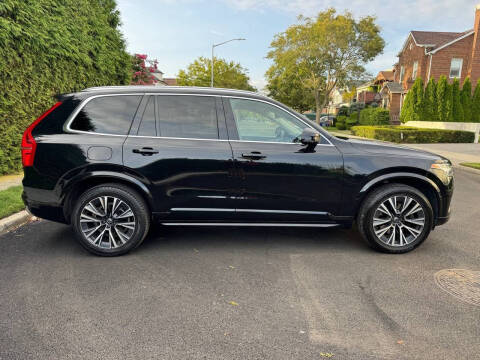 2022 Volvo XC90 T5 Momentum