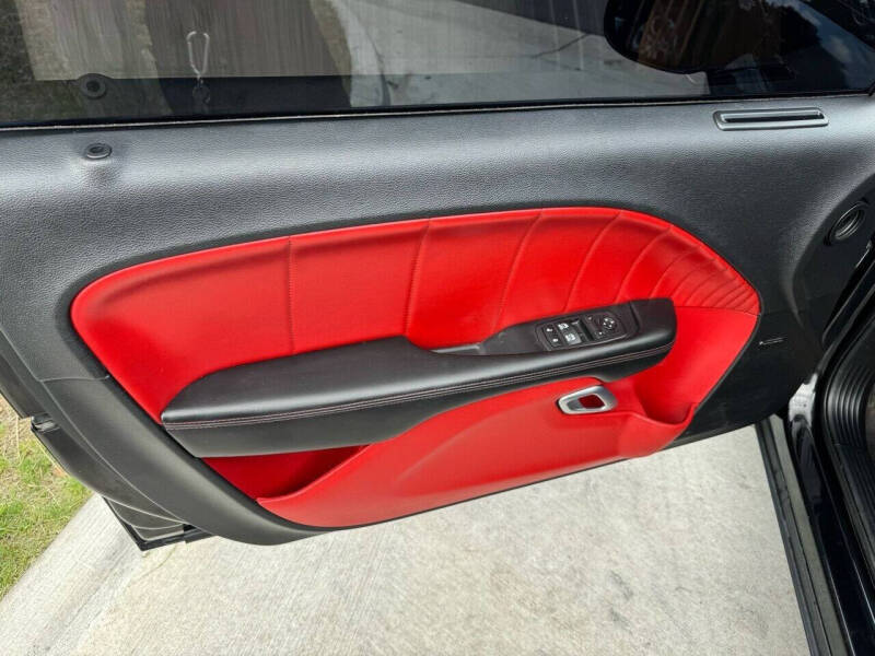 2016 Dodge Challenger 392 HEMI Scat Pack Shaker