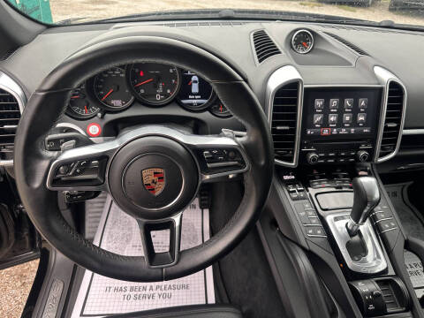 2017 Porsche Cayenne Platinum Edition