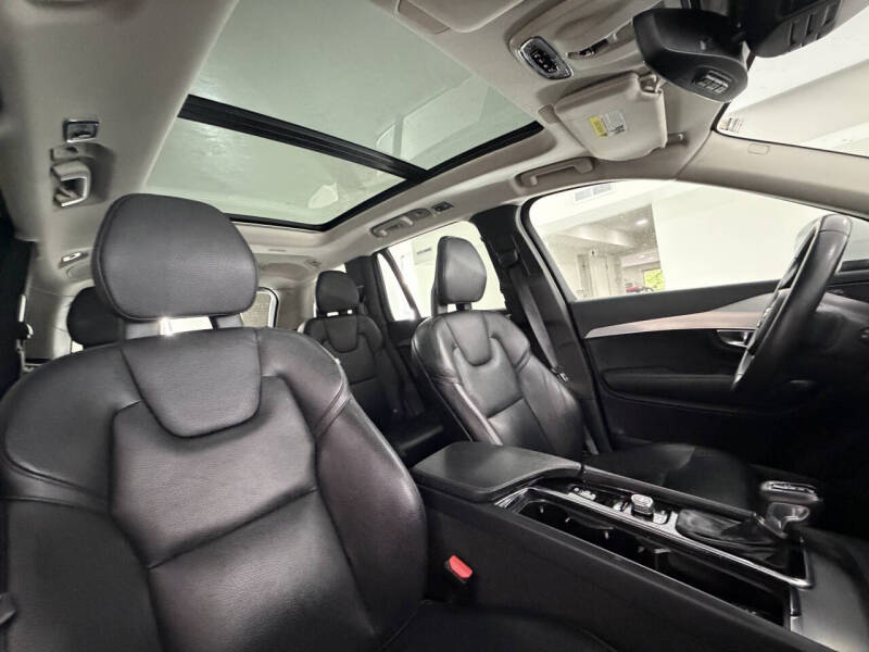2016 Volvo XC90 T5 Momentum