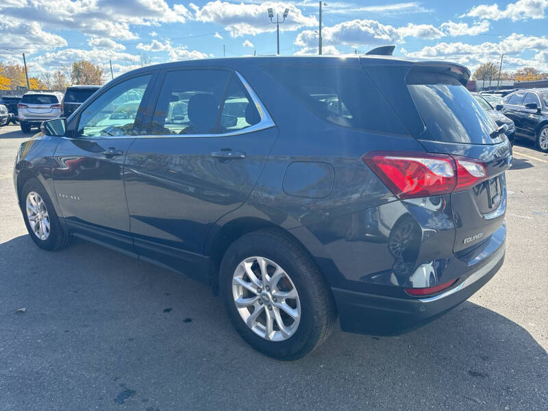 2018 Chevrolet Equinox LT photo 3