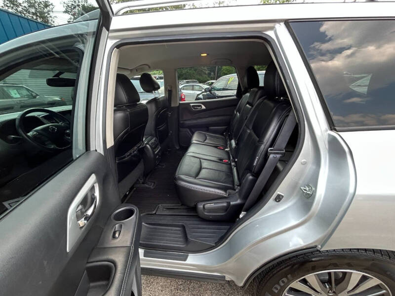 2019 Nissan Pathfinder SL