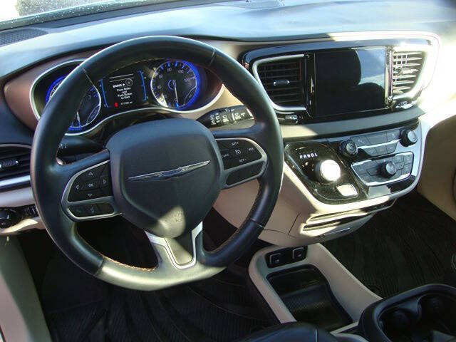 2017 Chrysler Pacifica Touring-L