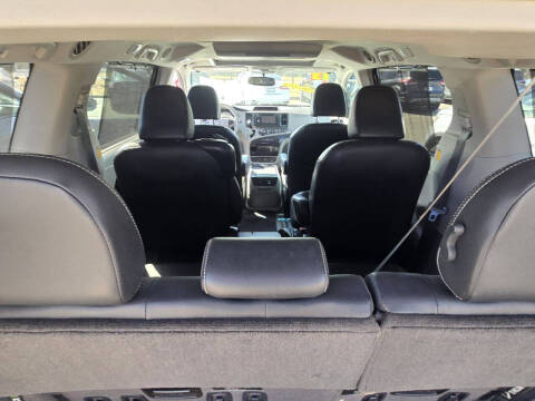 2013 Toyota Sienna SE 8-Passenger