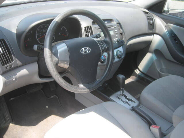 2010 Hyundai Elantra GLS photo 12