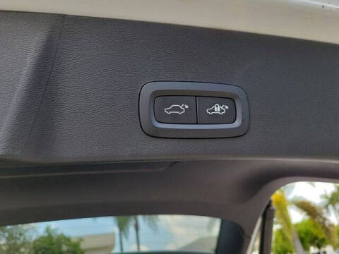 2024 Volvo XC40 B5 Plus Bright Theme