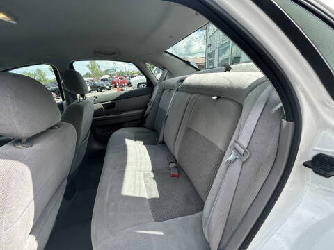 2004 Ford Taurus SE