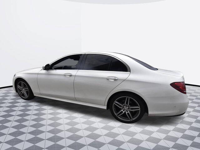 Off white 2017 Mercedes-Benz E-Class E 300 E 300 4dr Sedan 2