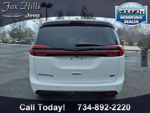 2026 Chrysler Pacifica Select