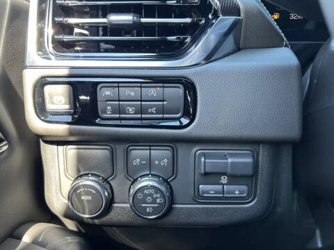 2025 GMC Yukon Elevation