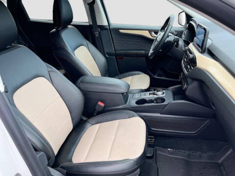 2022 Ford Escape Titanium