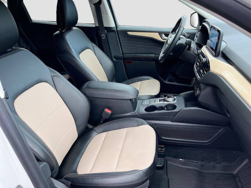 2022 Ford Escape Titanium