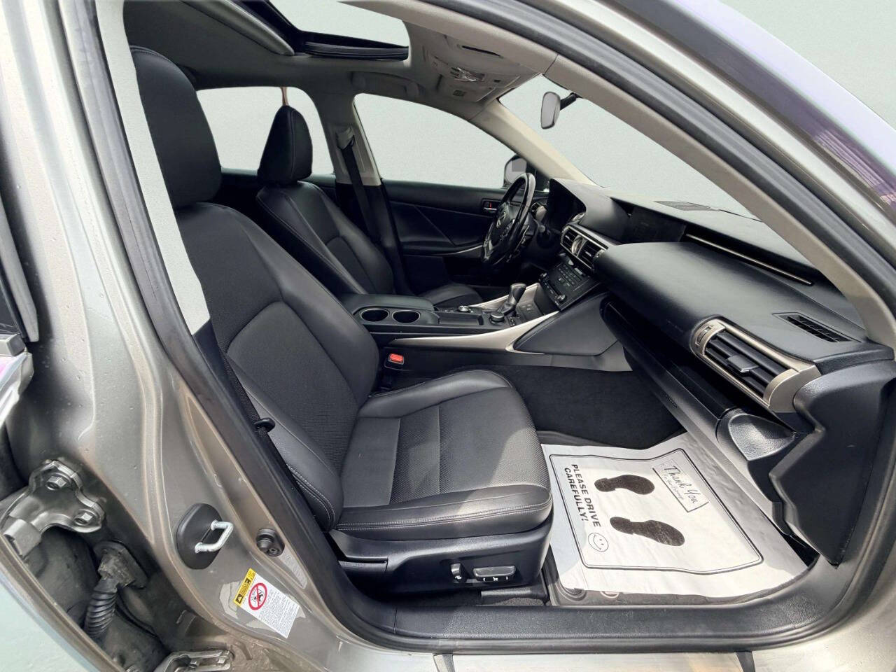 LexusIS 30028