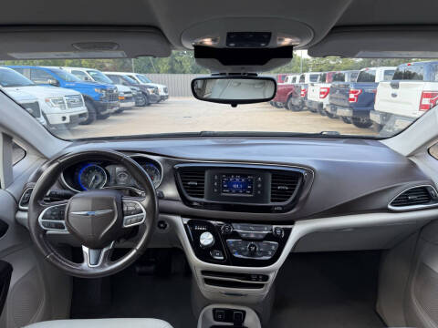 2017 Chrysler Pacifica Touring-L