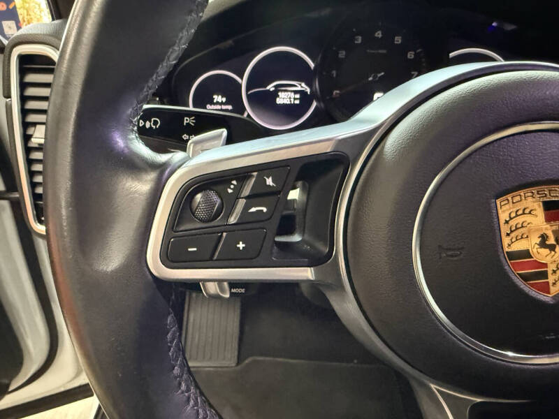 2023 Porsche Cayenne Platinum Edition