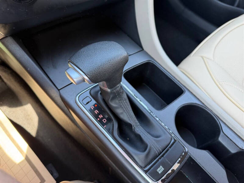2017 Kia Optima 21