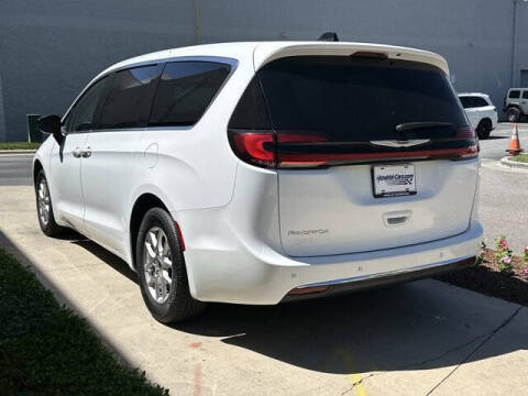 2024 Chrysler Pacifica Touring L