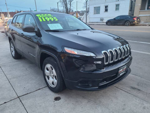 2015 Jeep Cherokee for sale at Lake City Automotive in Milwaukee WI