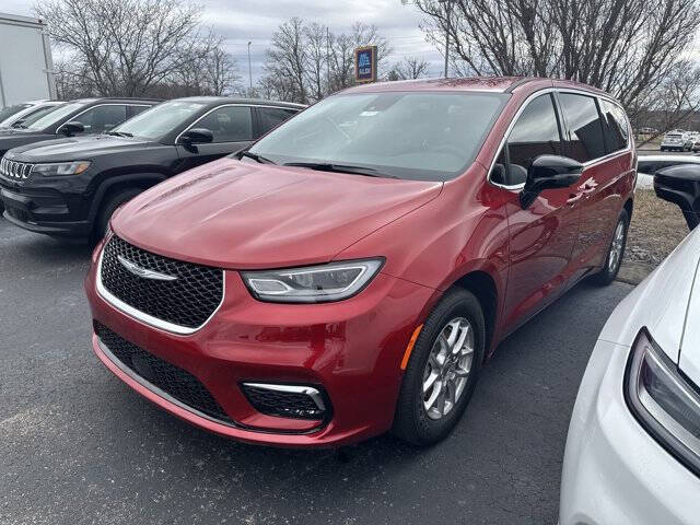 2025 Chrysler Pacifica for sale at GUPTON MOTORS, INC. in Springfield TN