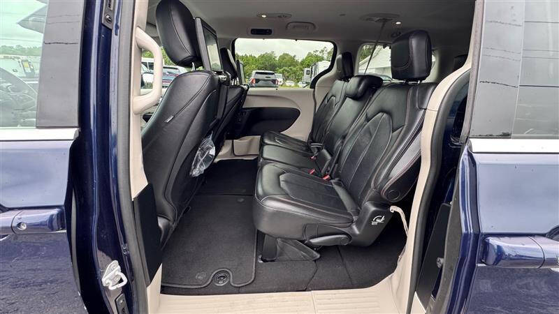 2017 Chrysler Pacifica Touring-L Plus