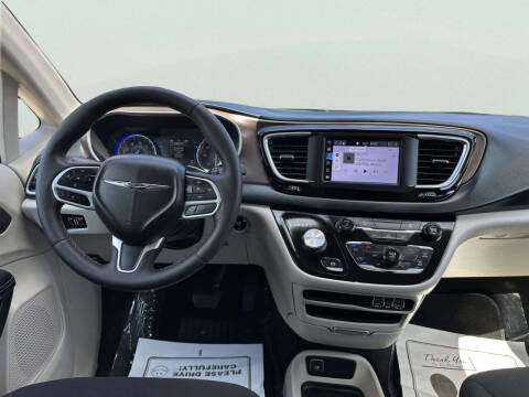 2022 Chrysler Voyager LX