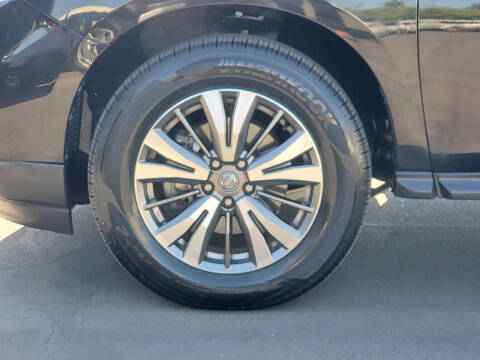 2020 Nissan Pathfinder SV