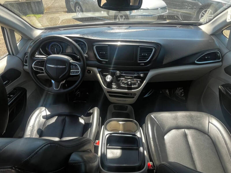 2020 Chrysler Voyager LXi