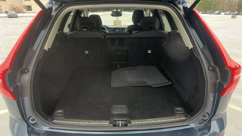 2022 Volvo XC60 B5 Momentum