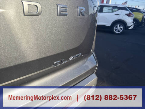 2025 Nissan Pathfinder SL