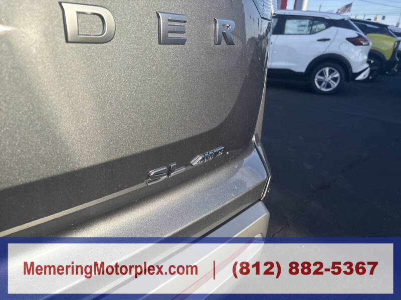 2025 Nissan Pathfinder SL