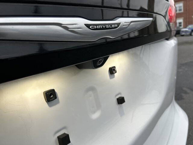 2022 Chrysler Voyager LX