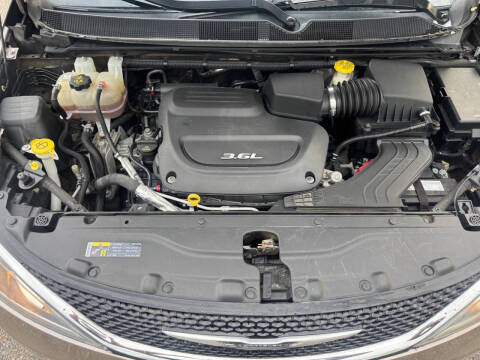 2017 Chrysler Pacifica Touring-L