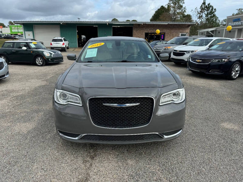 2018 Chrysler 300 Touring photo 3