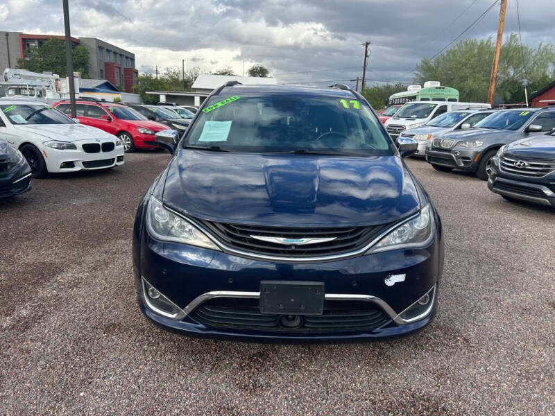 2017 Chrysler Pacifica Hybrid Platinum