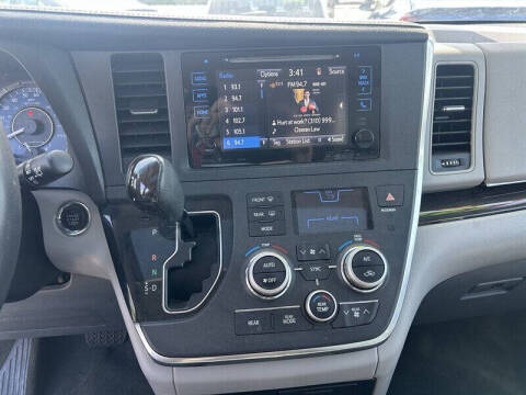 2017 Toyota Sienna XLE 8-Passenger