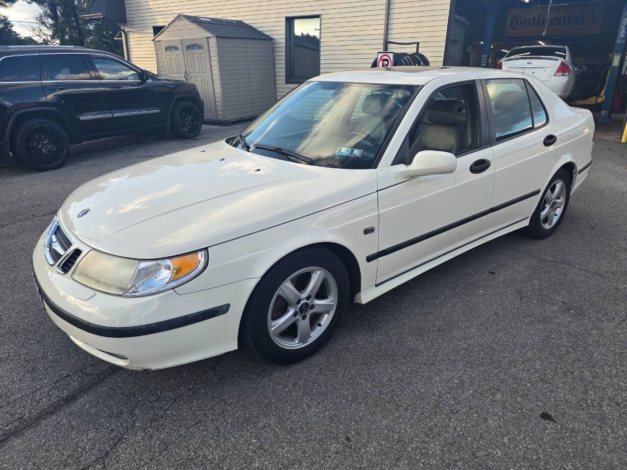 2004 Saab 9-5 for sale at QUEENSGATE AUTO SALES in York, PA