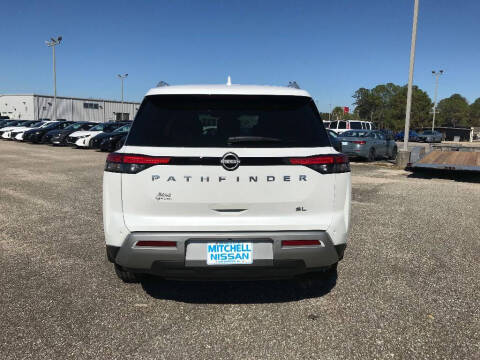 2025 Nissan Pathfinder SL