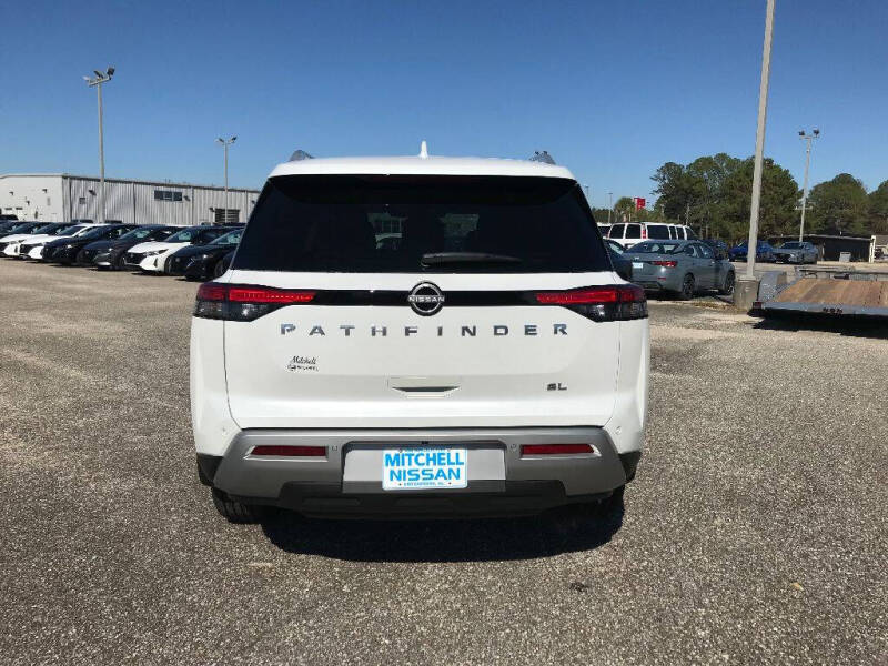 2025 Nissan Pathfinder SL