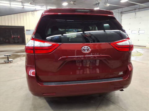 2016 Toyota Sienna LE 7-Passenger