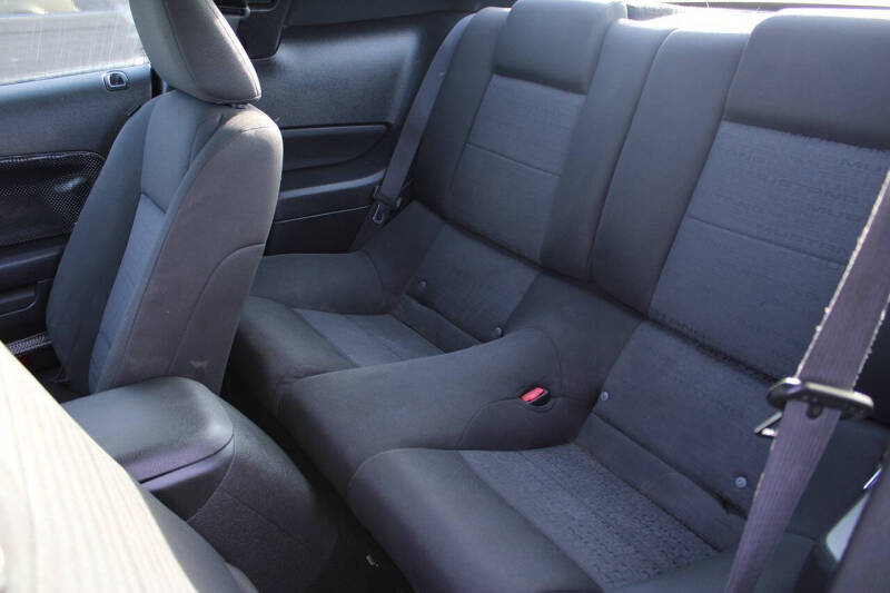 2005 Ford Mustang V6 Deluxe