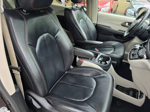 2017 Chrysler Pacifica Touring-L