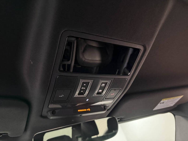 2024 Land Rover Defender 90 P400 X-Dynamic SE