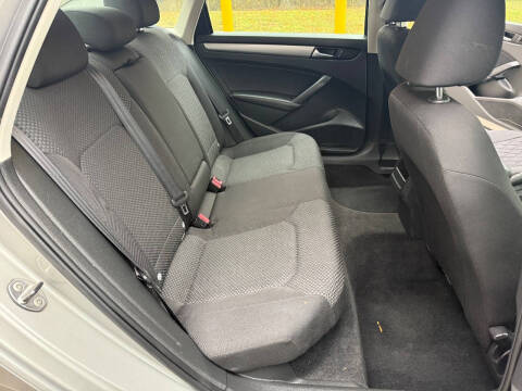 2014 Volkswagen Passat 1.8T S PZEV