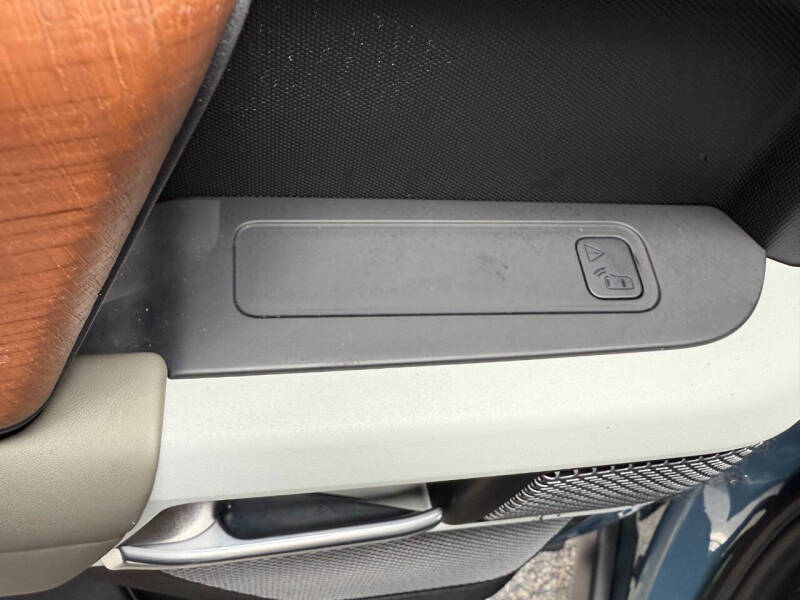 2020 Land Rover Defender 110 SE