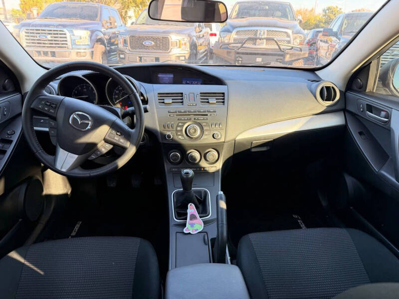 2013 Mazda MAZDA3 i Touring