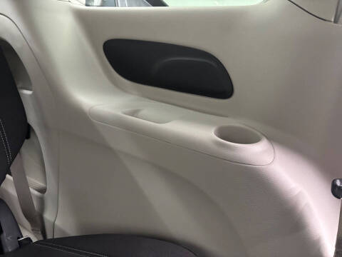 2021 Chrysler Voyager LX