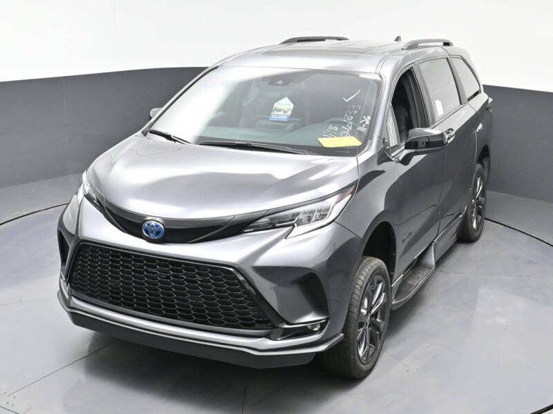 2025 Toyota Sienna XSE 7-Passenger